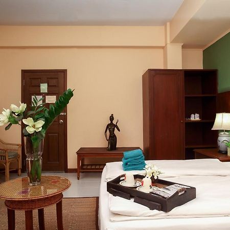 พีเพิล เพลส บูทีค อิน ทาวน์ โฮเทล  Hotel เชียงใหม่ ภายนอก รูปภาพ
