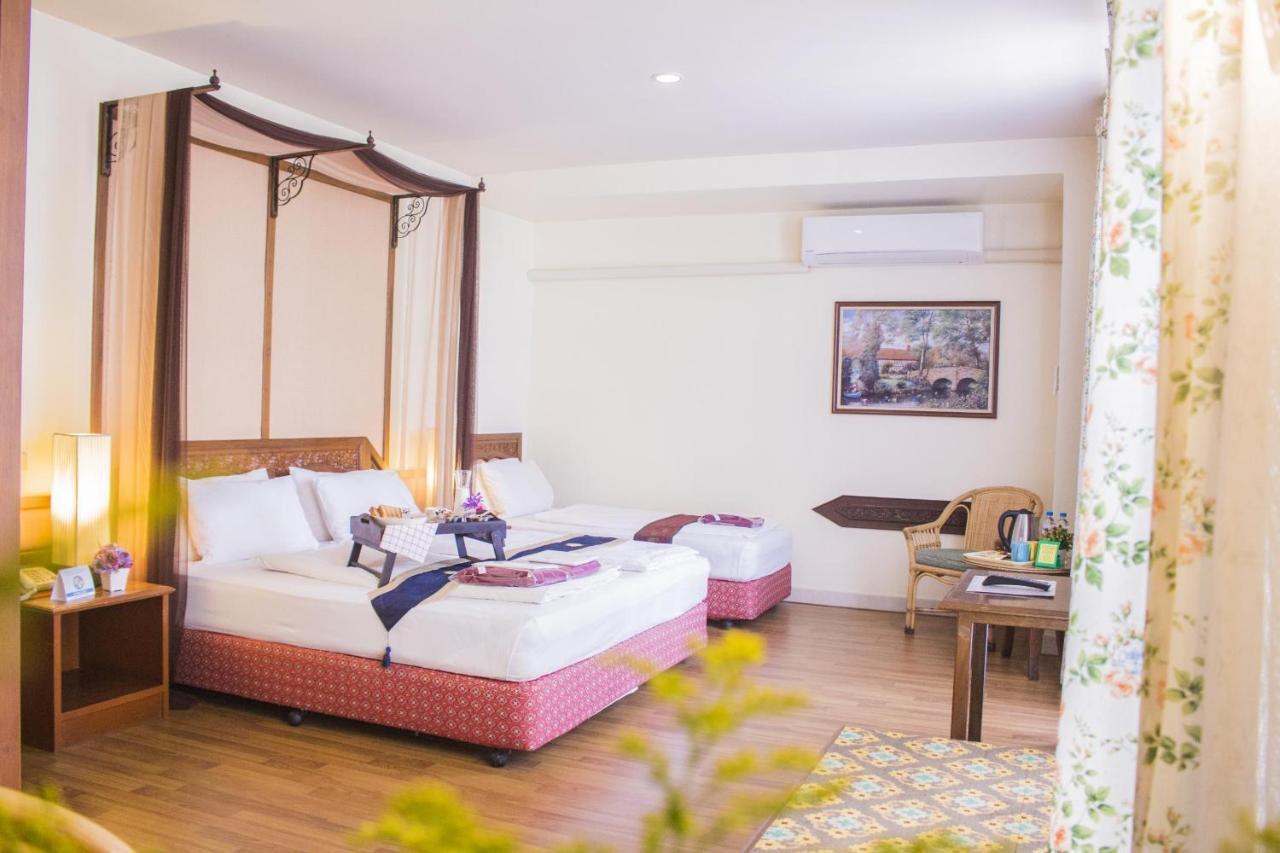 พีเพิล เพลส บูทีค อิน ทาวน์ โฮเทล  Hotel เชียงใหม่ ภายนอก รูปภาพ