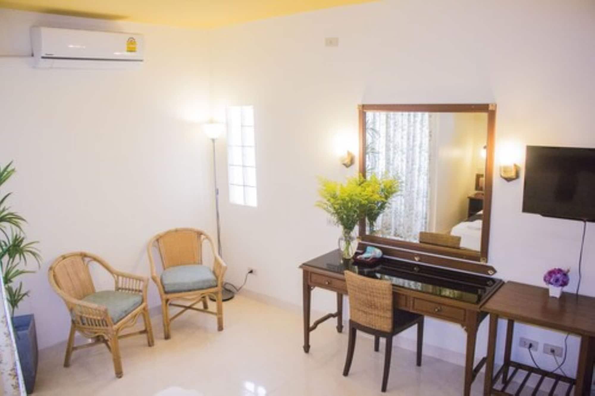 พีเพิล เพลส บูทีค อิน ทาวน์ โฮเทล  Hotel เชียงใหม่ ภายนอก รูปภาพ