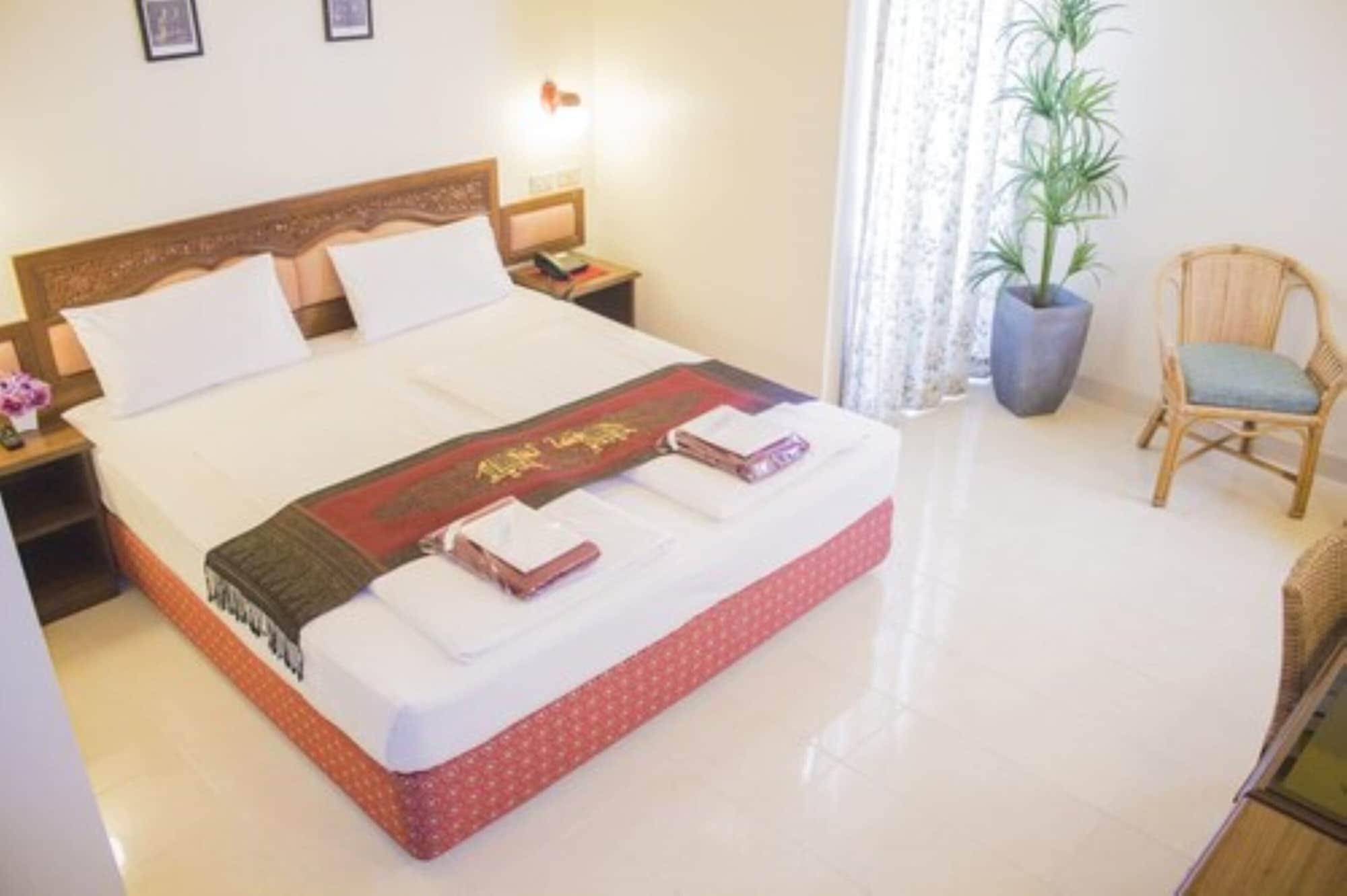 พีเพิล เพลส บูทีค อิน ทาวน์ โฮเทล  Hotel เชียงใหม่ ภายนอก รูปภาพ