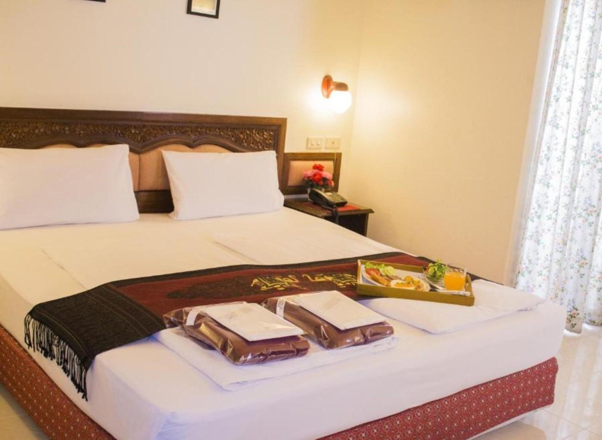 พีเพิล เพลส บูทีค อิน ทาวน์ โฮเทล  Hotel เชียงใหม่ ภายนอก รูปภาพ