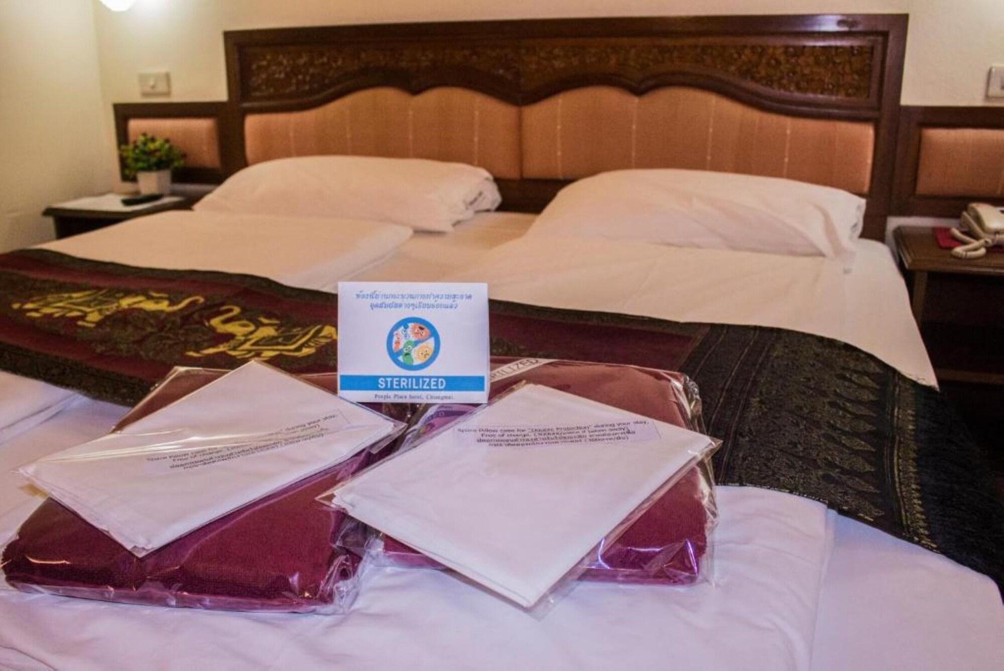 พีเพิล เพลส บูทีค อิน ทาวน์ โฮเทล  Hotel เชียงใหม่ ภายนอก รูปภาพ