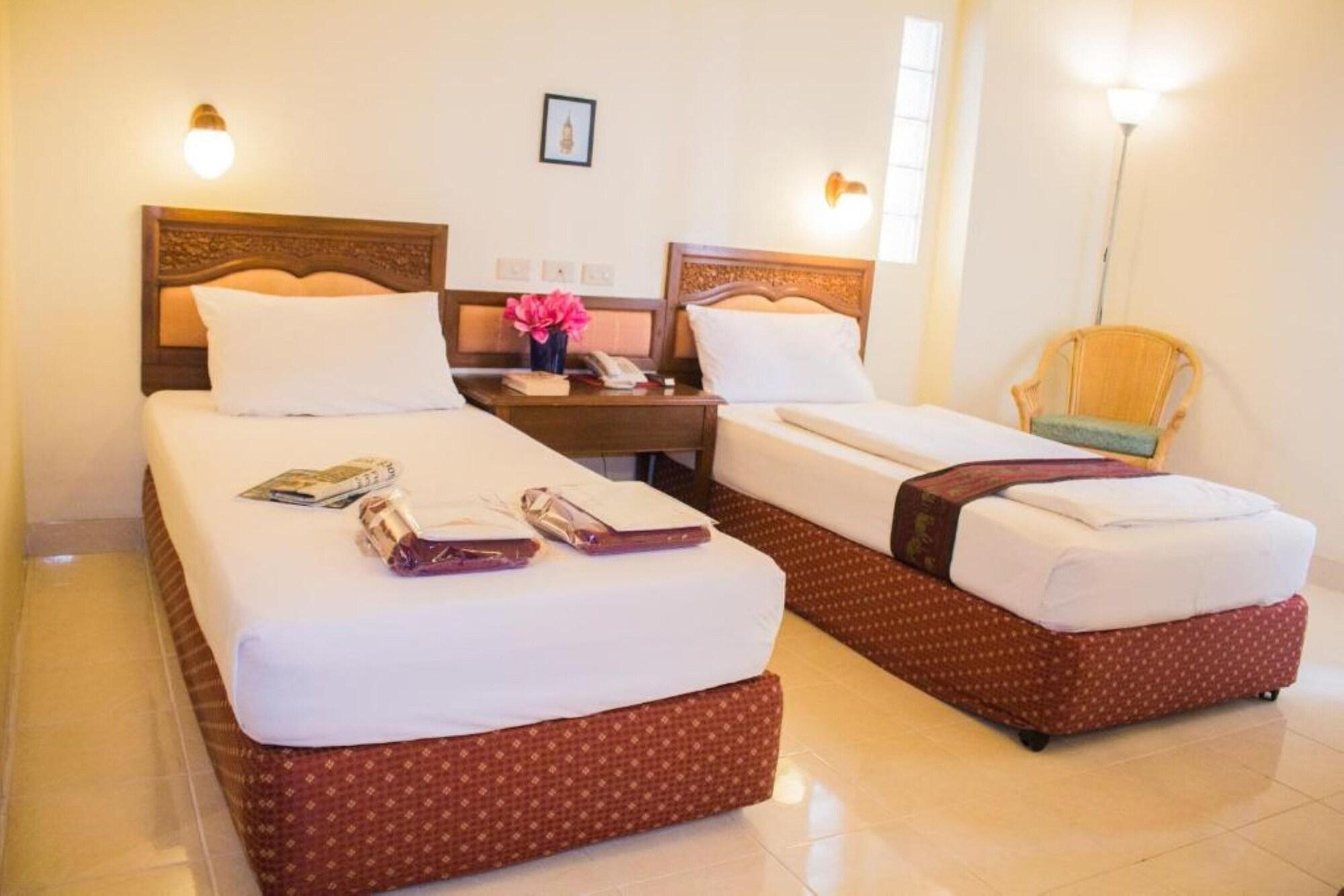 พีเพิล เพลส บูทีค อิน ทาวน์ โฮเทล  Hotel เชียงใหม่ ภายนอก รูปภาพ