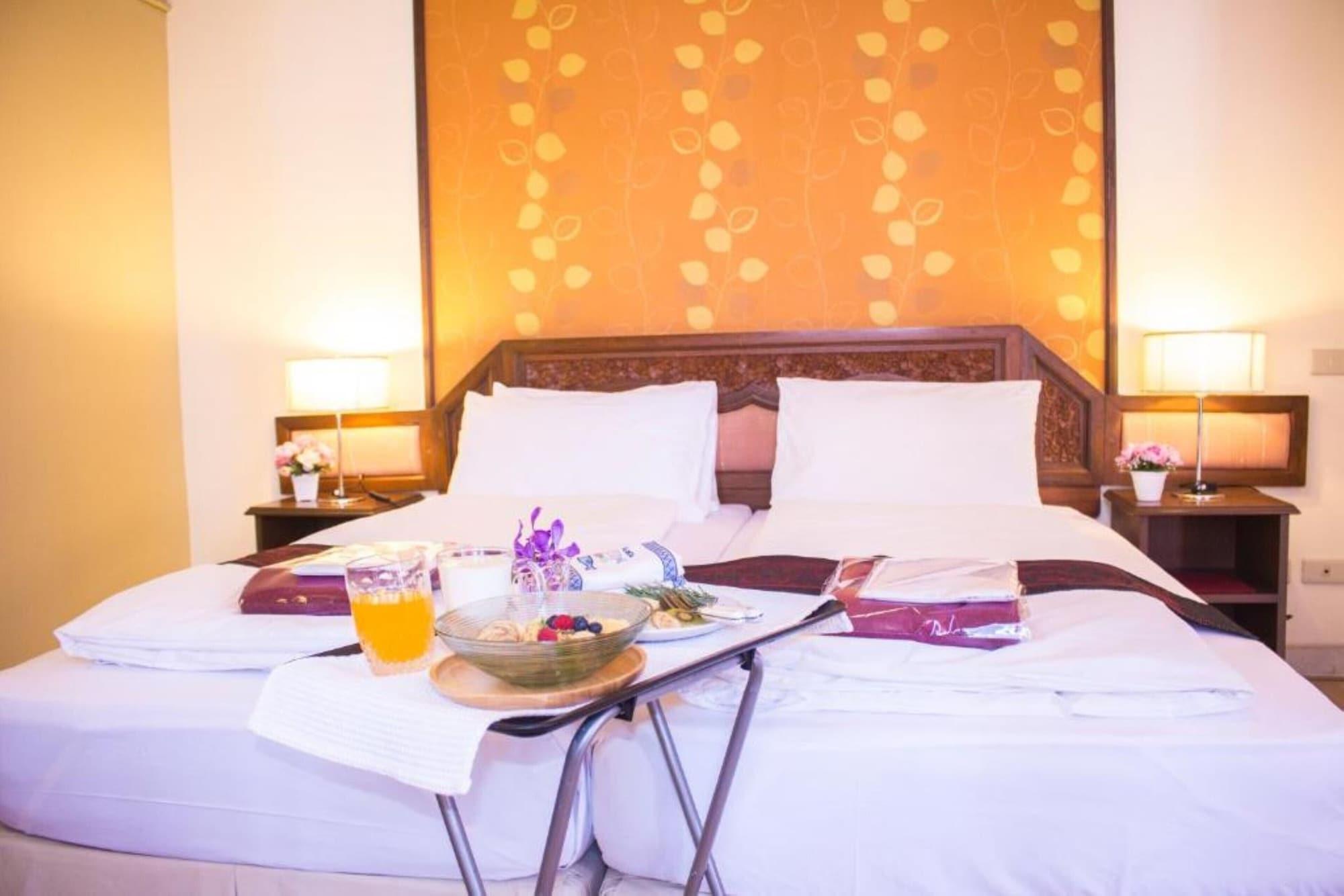 พีเพิล เพลส บูทีค อิน ทาวน์ โฮเทล  Hotel เชียงใหม่ ภายนอก รูปภาพ