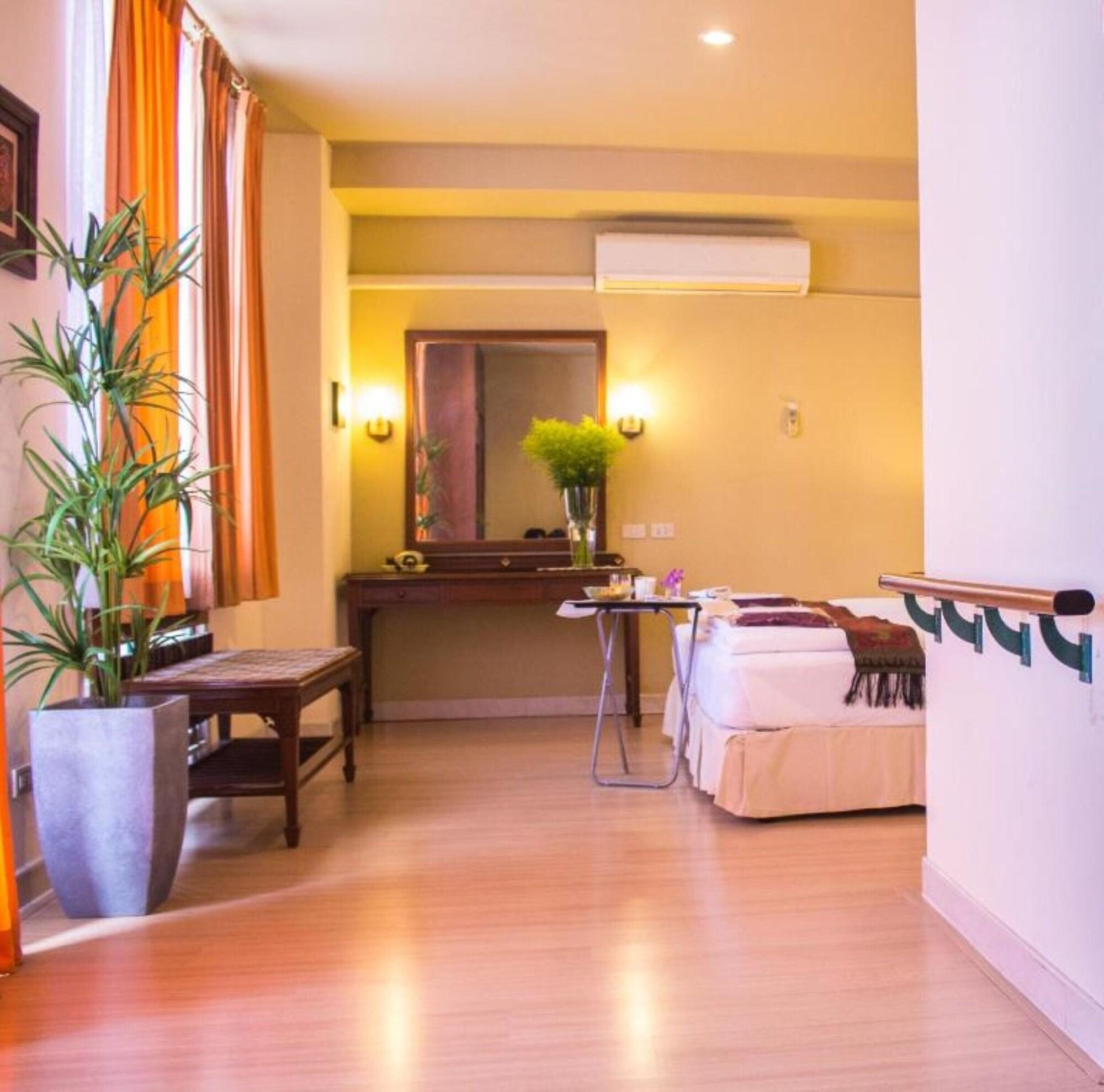 พีเพิล เพลส บูทีค อิน ทาวน์ โฮเทล  Hotel เชียงใหม่ ภายนอก รูปภาพ