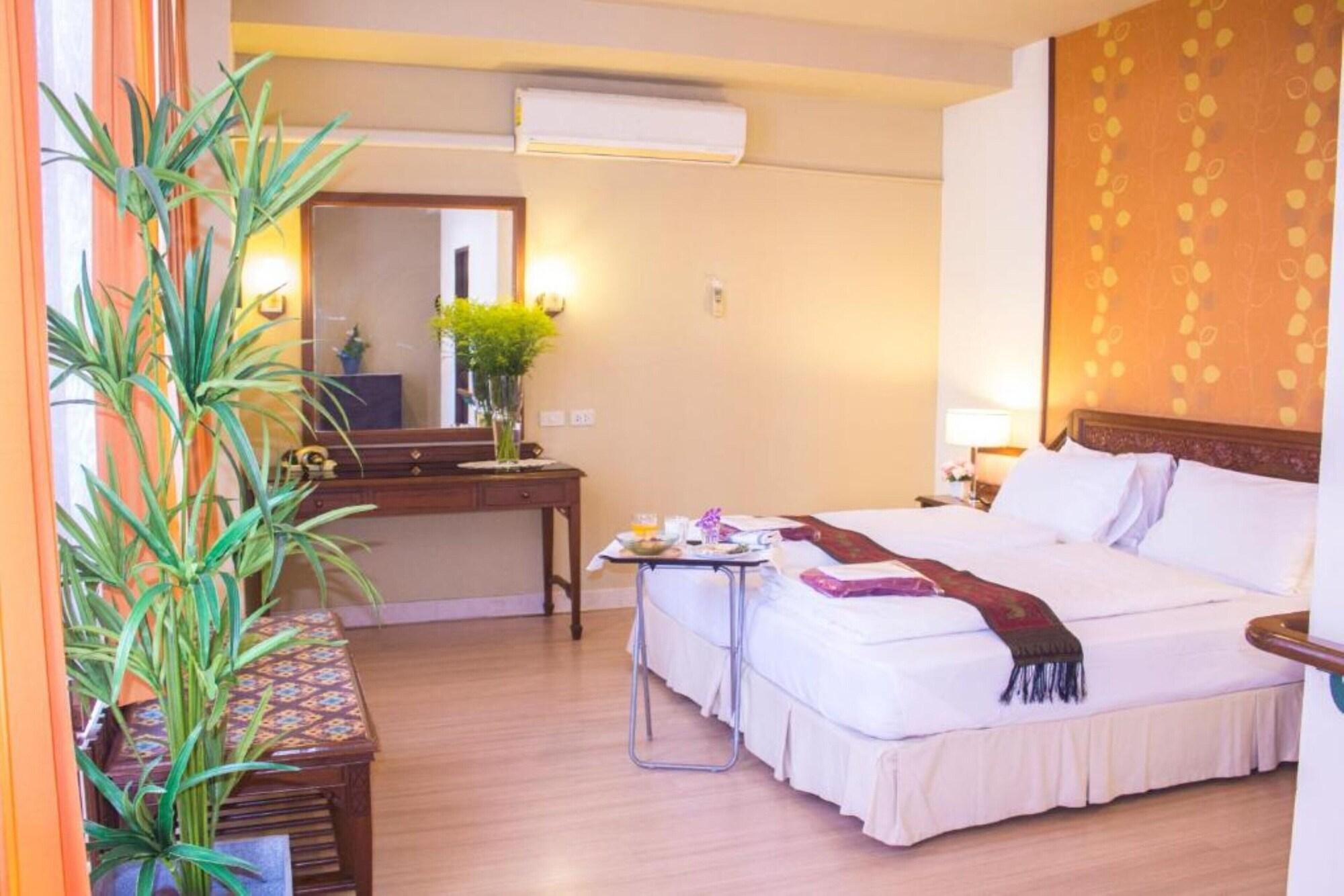 พีเพิล เพลส บูทีค อิน ทาวน์ โฮเทล  Hotel เชียงใหม่ ภายนอก รูปภาพ