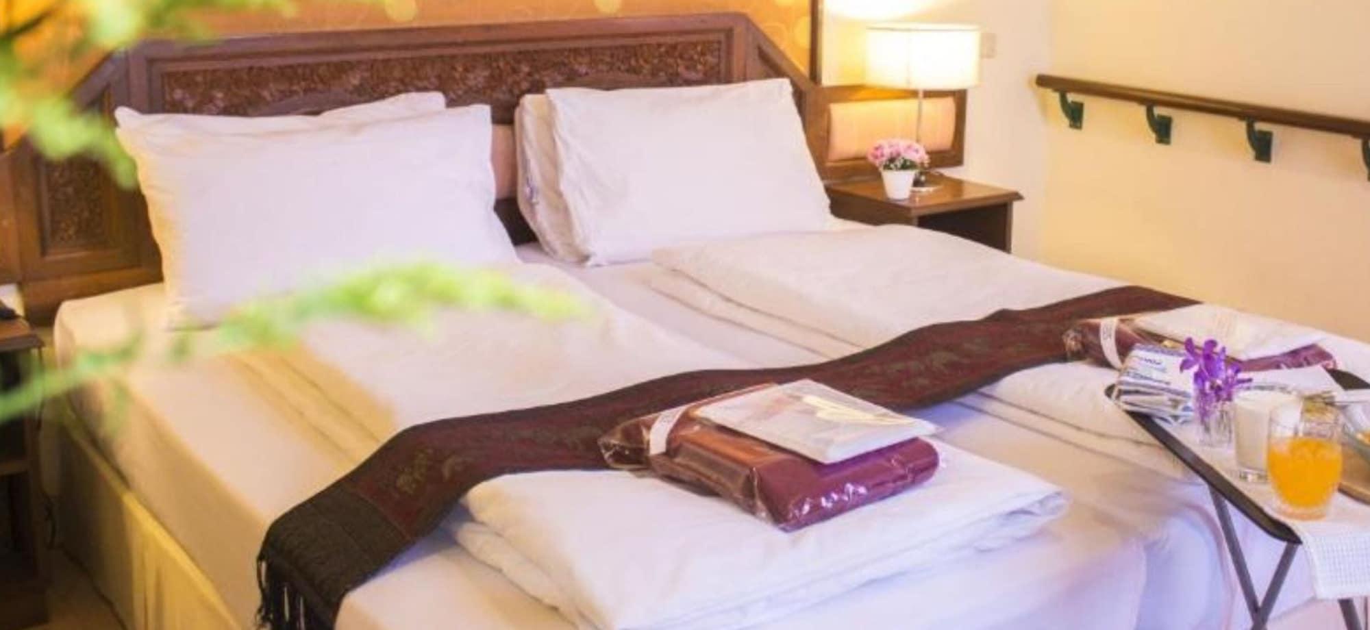 พีเพิล เพลส บูทีค อิน ทาวน์ โฮเทล  Hotel เชียงใหม่ ภายนอก รูปภาพ