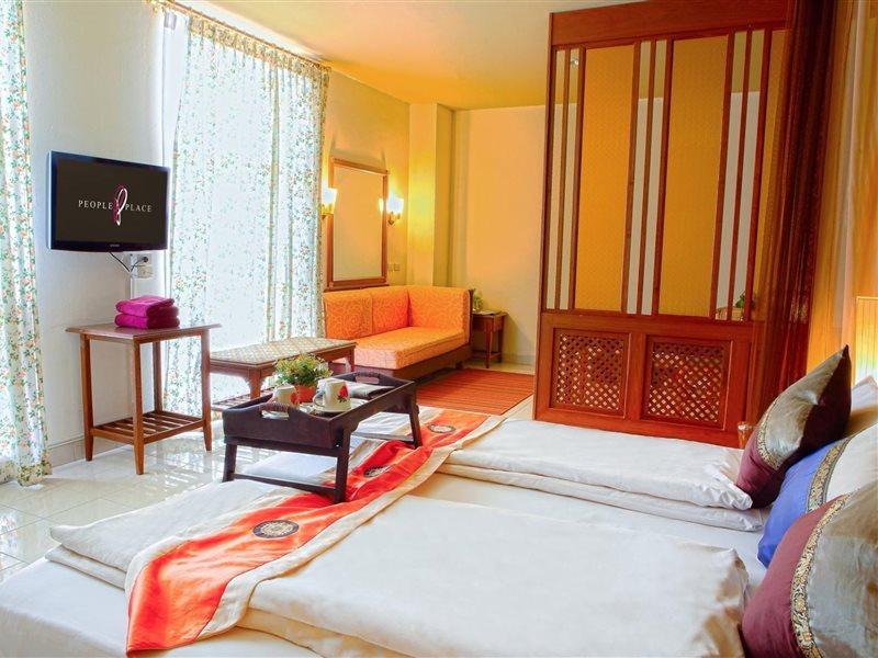 พีเพิล เพลส บูทีค อิน ทาวน์ โฮเทล  Hotel เชียงใหม่ ภายนอก รูปภาพ