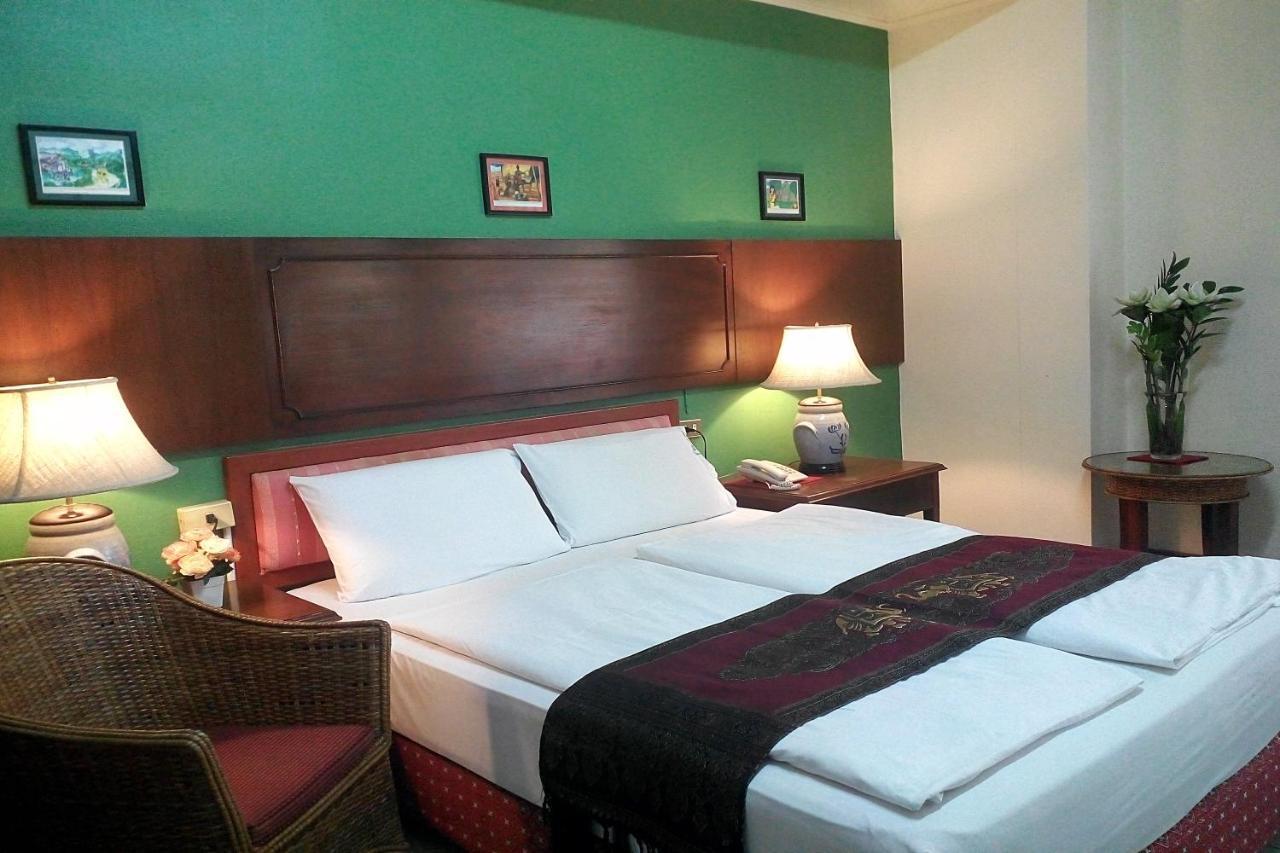 พีเพิล เพลส บูทีค อิน ทาวน์ โฮเทล  Hotel เชียงใหม่ ภายนอก รูปภาพ
