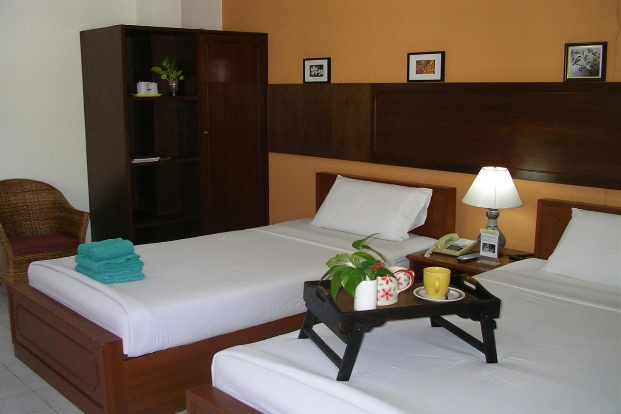 พีเพิล เพลส บูทีค อิน ทาวน์ โฮเทล  Hotel เชียงใหม่ ภายนอก รูปภาพ