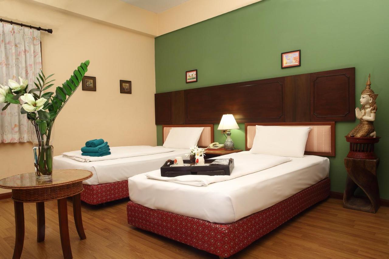 พีเพิล เพลส บูทีค อิน ทาวน์ โฮเทล  Hotel เชียงใหม่ ภายนอก รูปภาพ