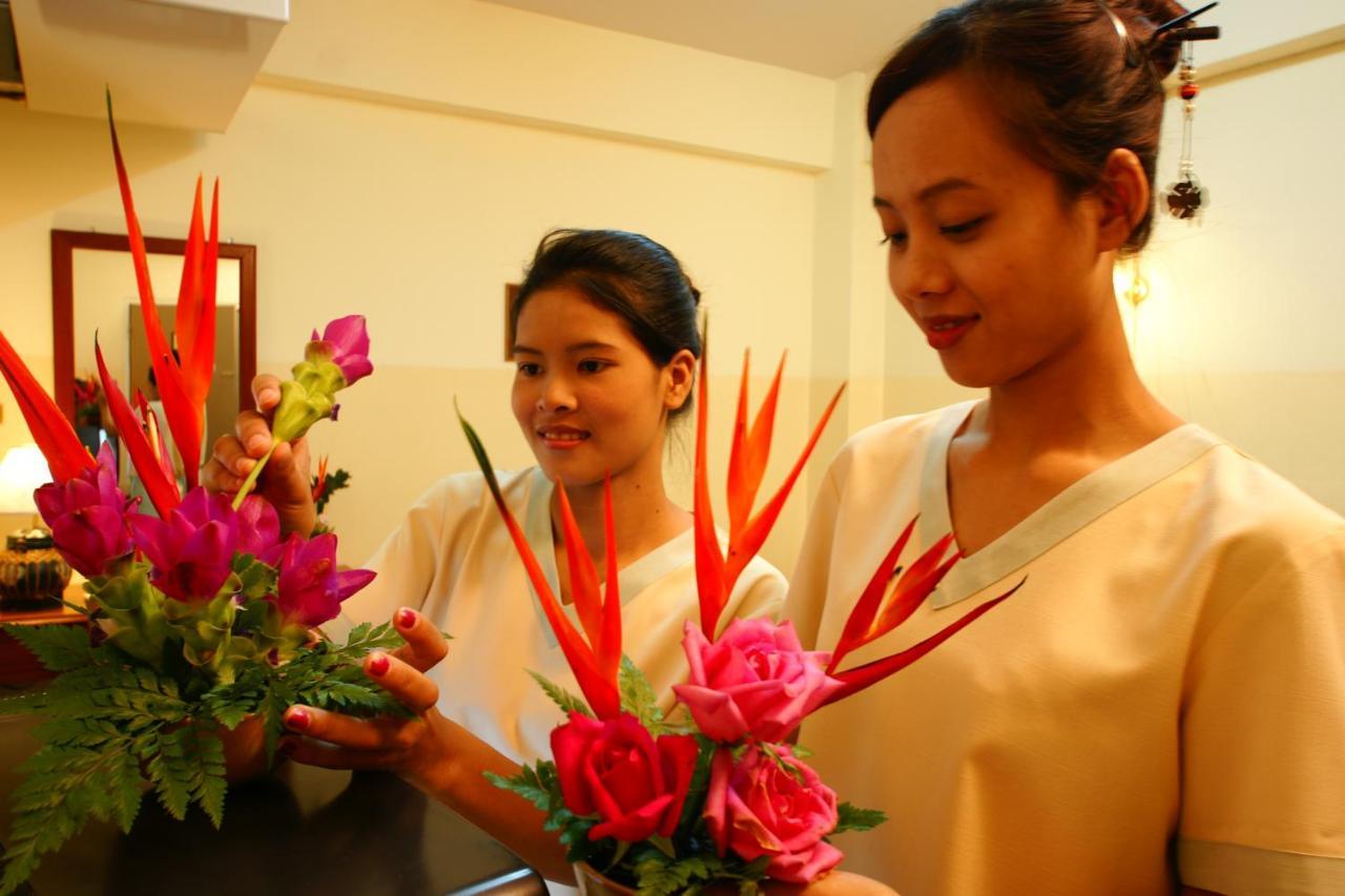 พีเพิล เพลส บูทีค อิน ทาวน์ โฮเทล  Hotel เชียงใหม่ ภายนอก รูปภาพ