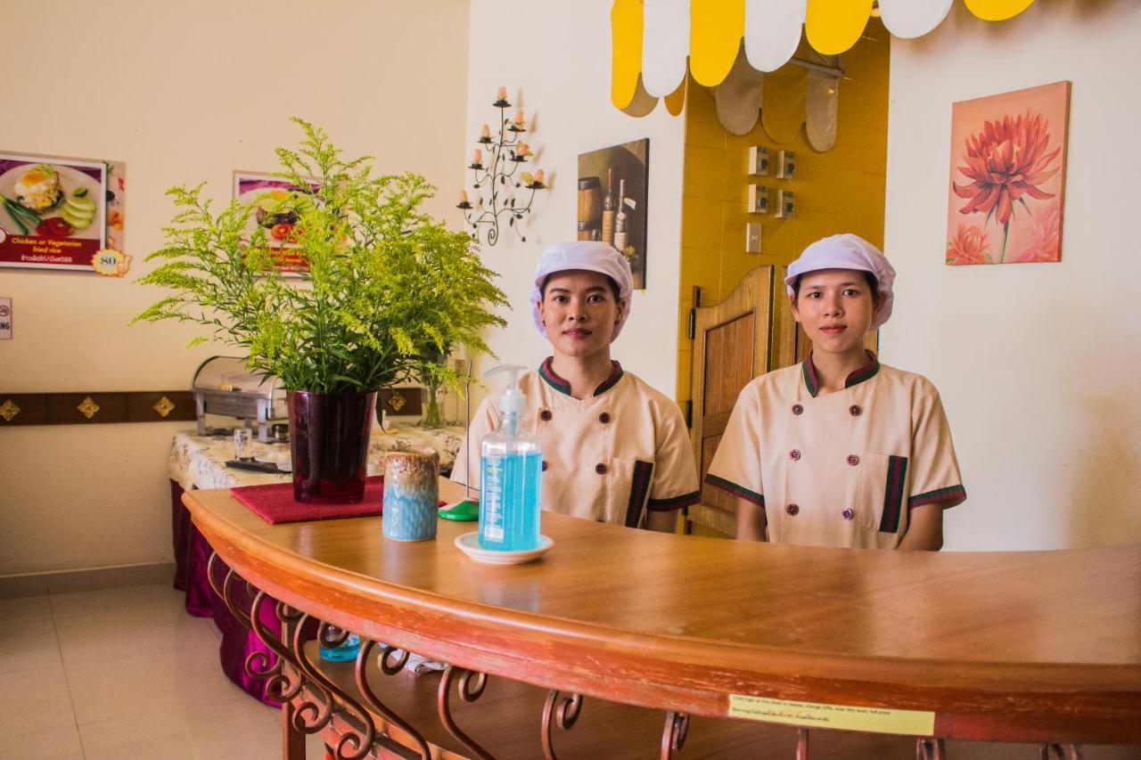 พีเพิล เพลส บูทีค อิน ทาวน์ โฮเทล  Hotel เชียงใหม่ ภายนอก รูปภาพ