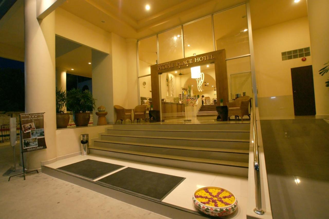 พีเพิล เพลส บูทีค อิน ทาวน์ โฮเทล  Hotel เชียงใหม่ ภายนอก รูปภาพ